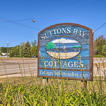 Quaint Studio With Shared Beach Walk To Suttons Bay エクステリア 写真