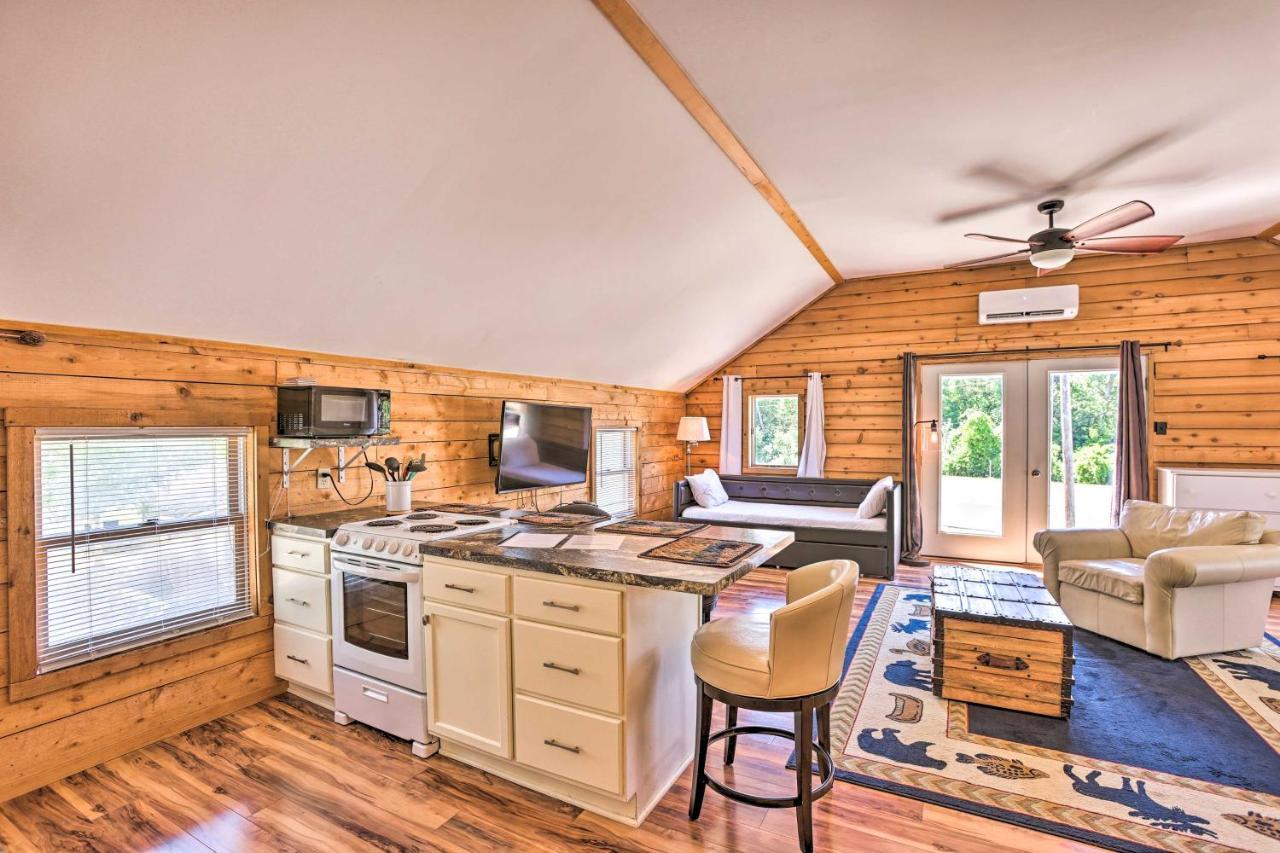 Quaint Studio With Shared Beach Walk To Suttons Bay エクステリア 写真