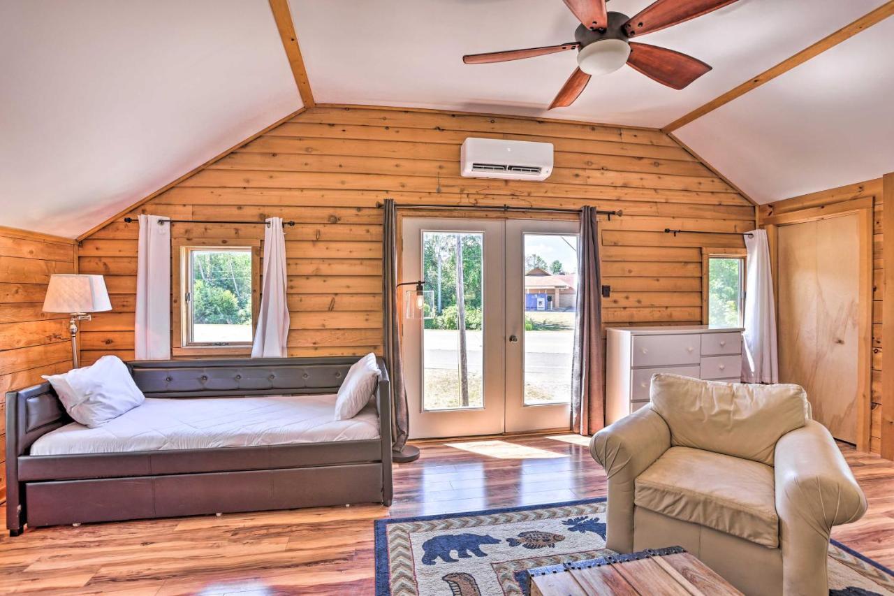 Quaint Studio With Shared Beach Walk To Suttons Bay エクステリア 写真