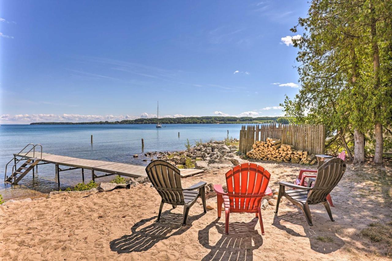 Quaint Studio With Shared Beach Walk To Suttons Bay エクステリア 写真
