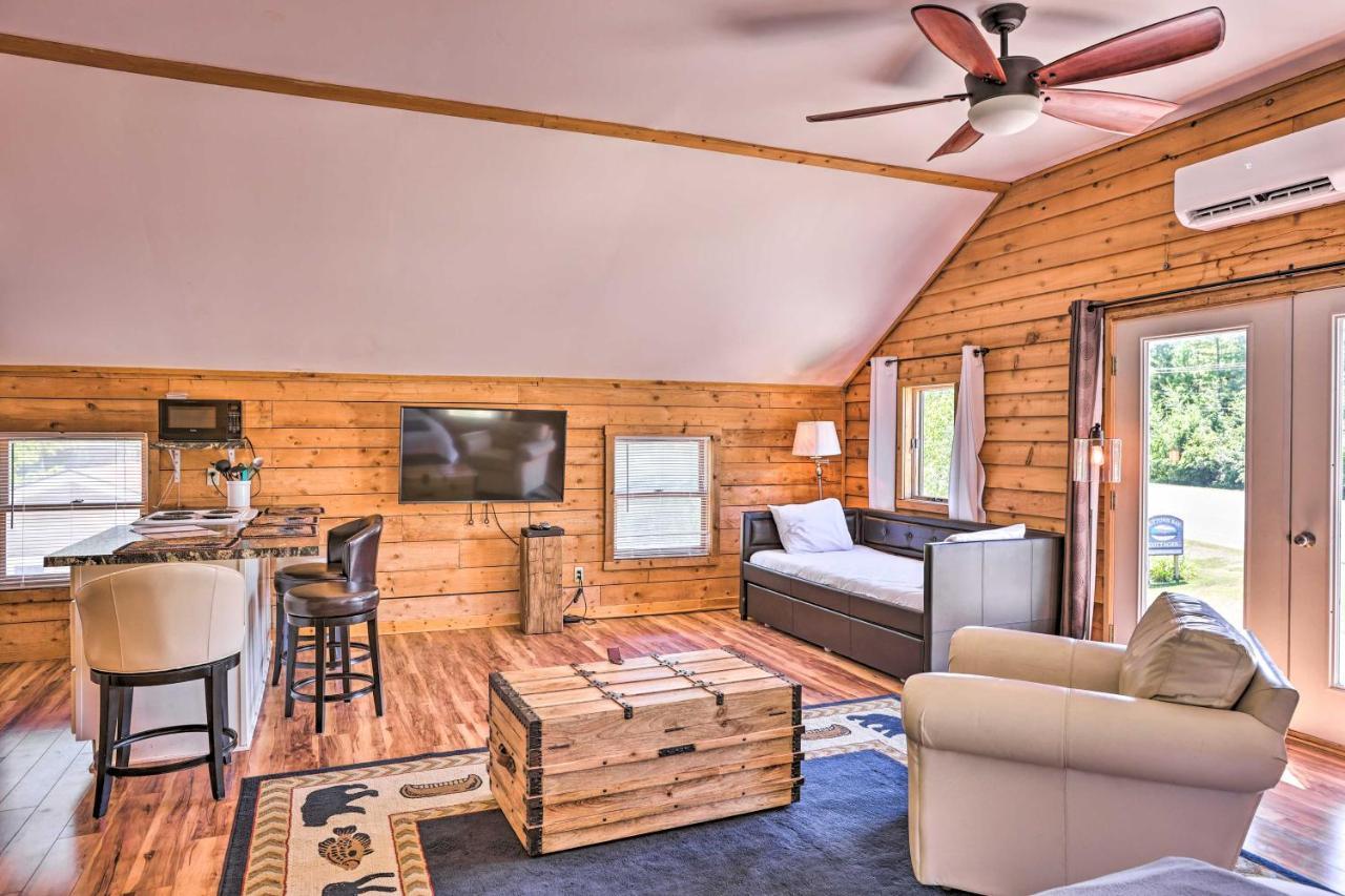 Quaint Studio With Shared Beach Walk To Suttons Bay エクステリア 写真