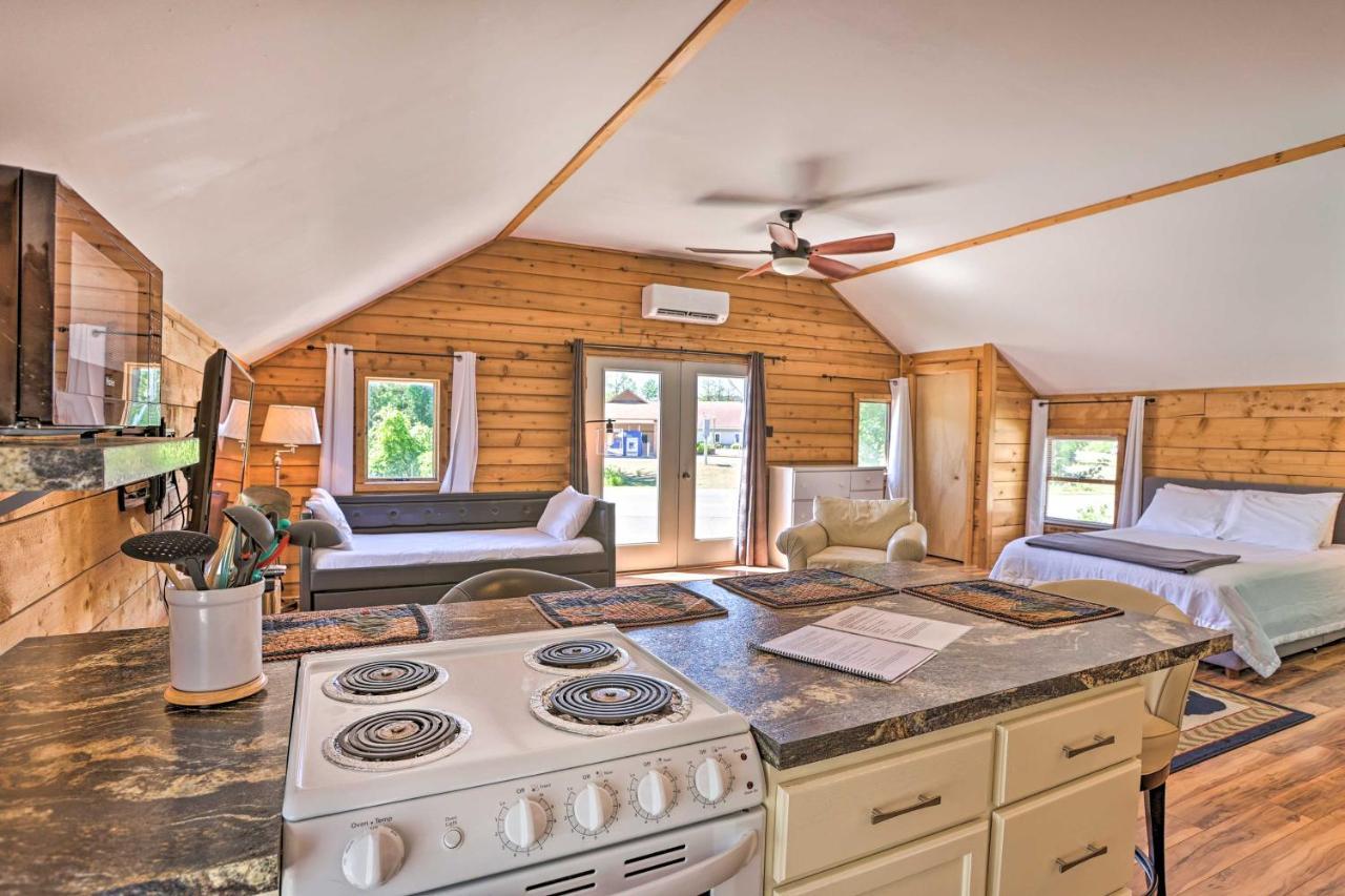 Quaint Studio With Shared Beach Walk To Suttons Bay エクステリア 写真