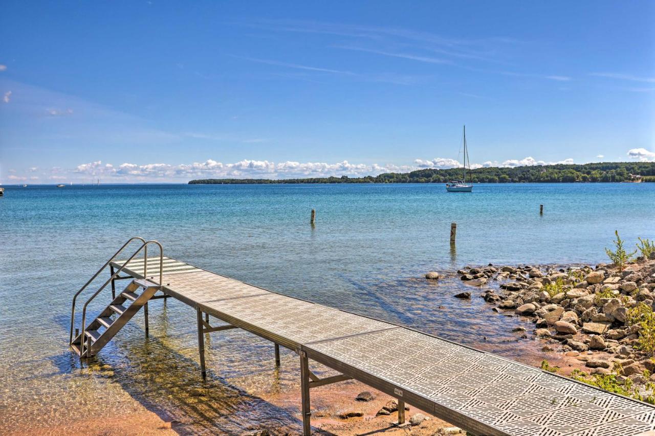 Quaint Studio With Shared Beach Walk To Suttons Bay エクステリア 写真