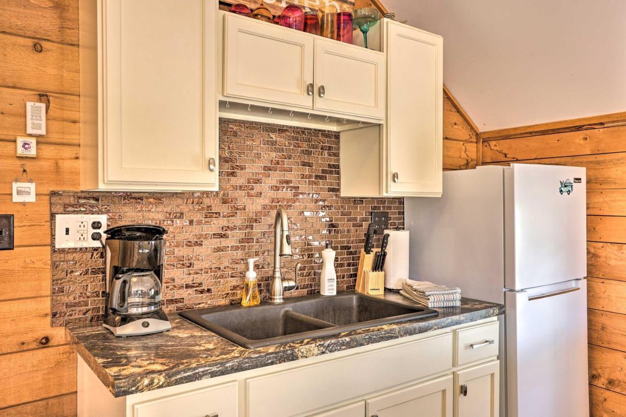 Quaint Studio With Shared Beach Walk To Suttons Bay エクステリア 写真