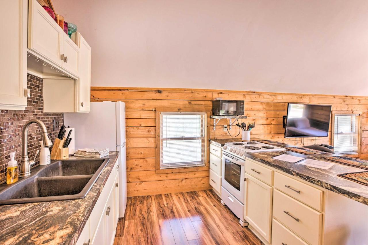 Quaint Studio With Shared Beach Walk To Suttons Bay エクステリア 写真