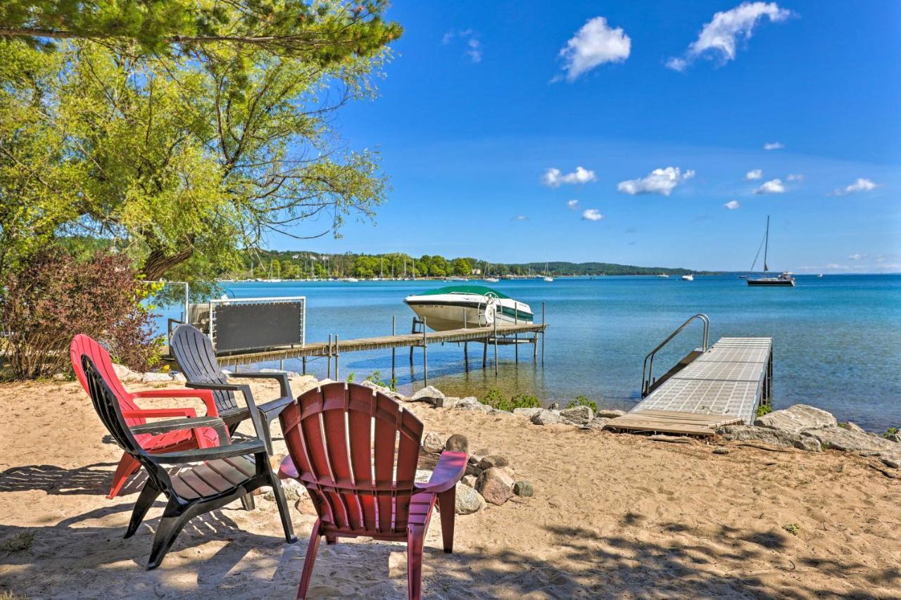 Quaint Studio With Shared Beach Walk To Suttons Bay エクステリア 写真
