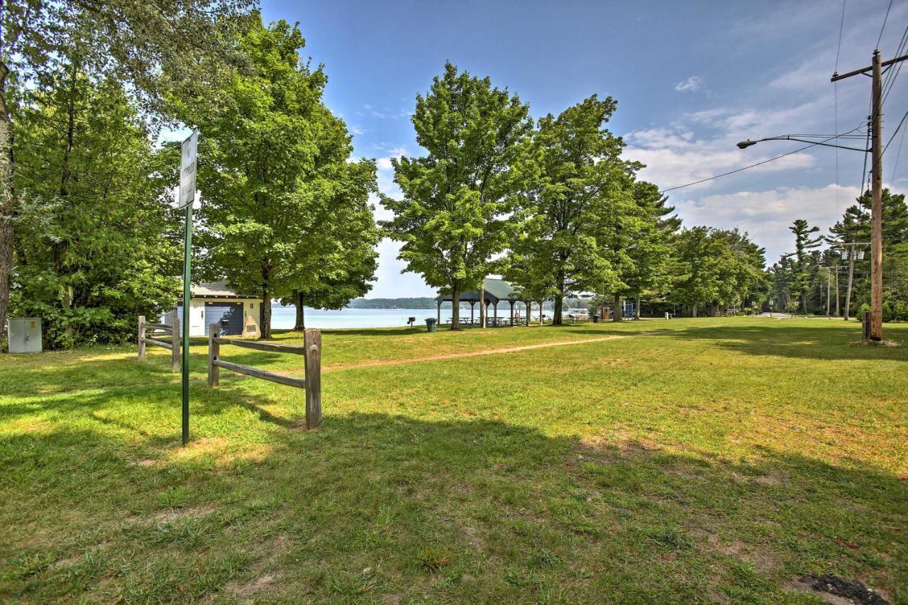 Quaint Studio With Shared Beach Walk To Suttons Bay エクステリア 写真