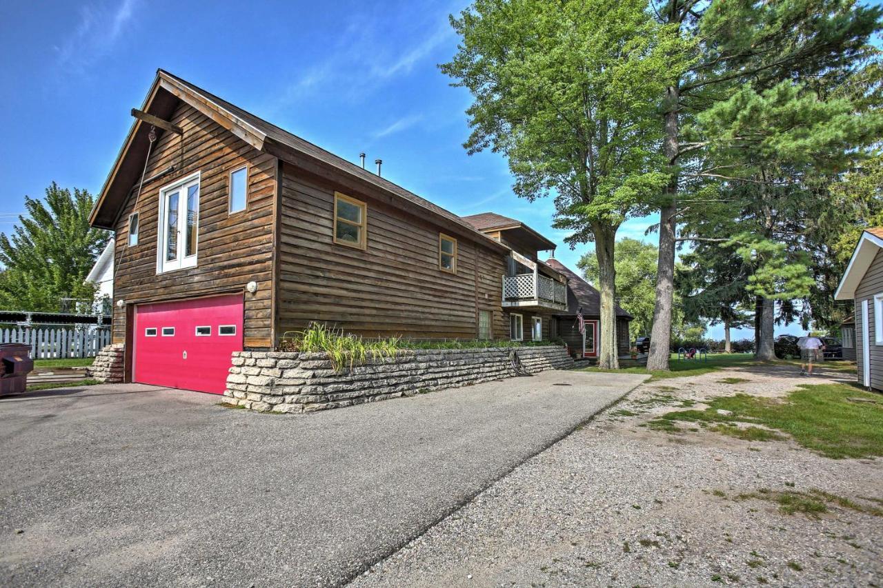 Quaint Studio With Shared Beach Walk To Suttons Bay エクステリア 写真